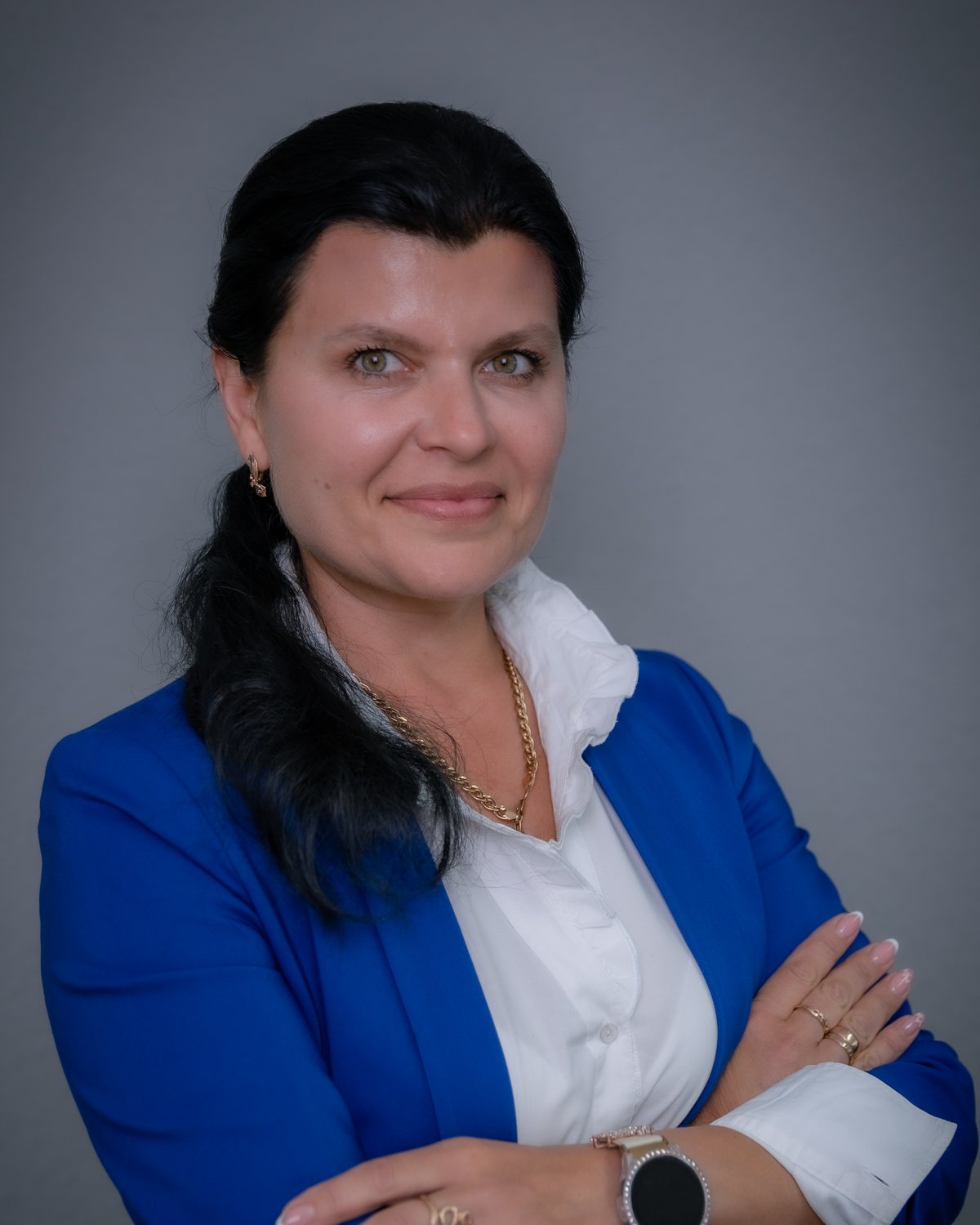 Portrait von Yelena Unruh, Kaufmännische Sachbearbeiterin der HLP Personaldienstleistungen GmbH.
